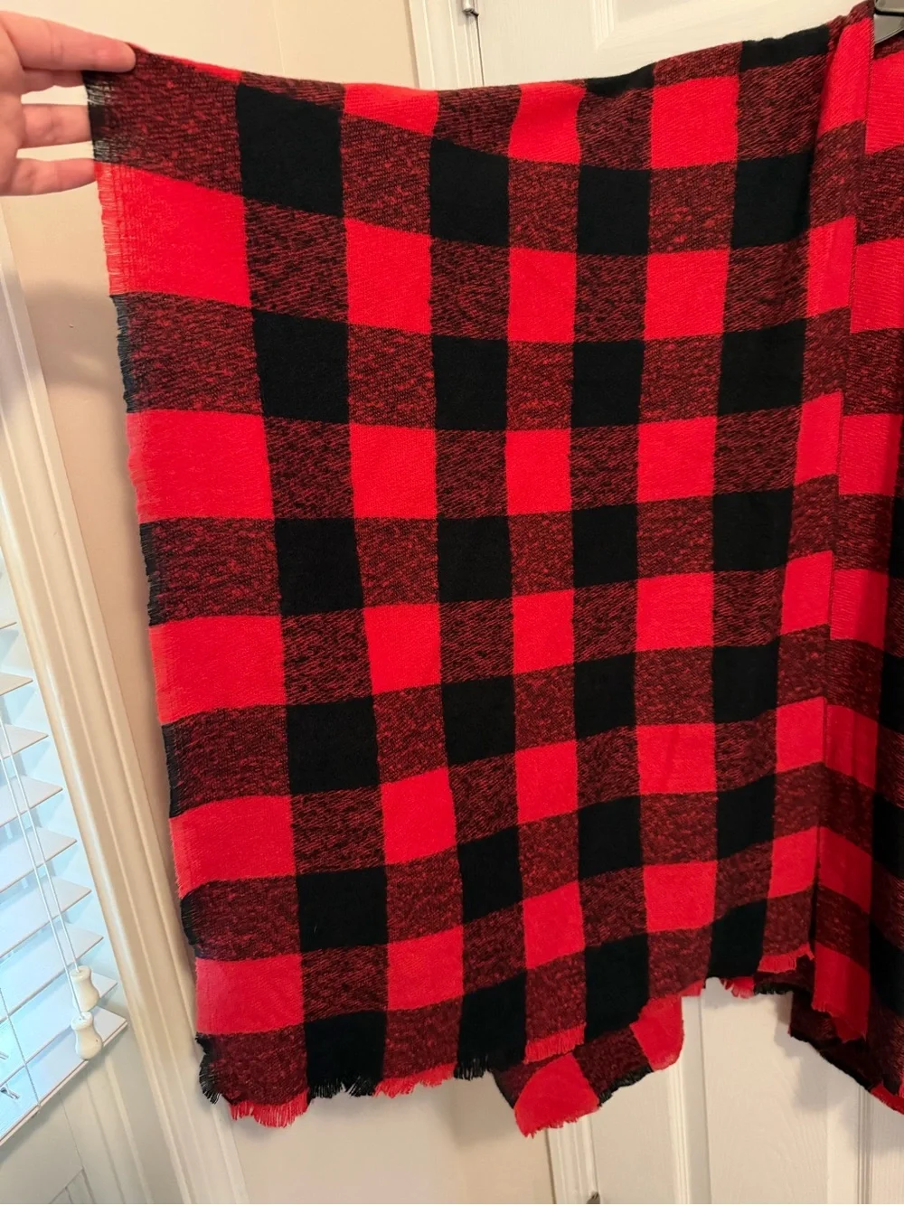 Old Navy Women’s Cozy Red & Black Buffalo Plaid Wrap Shawl Size OS NWT